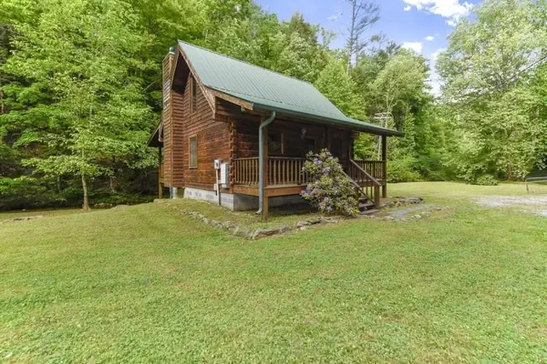 Photo 1 - Whisper Creek 2 Bedroom Cabin by RedAwning