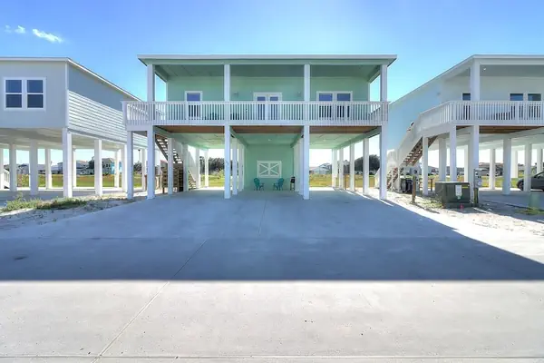 Photo 1 - Reel Inn Relax 3 Bedroom Home by RedAwning