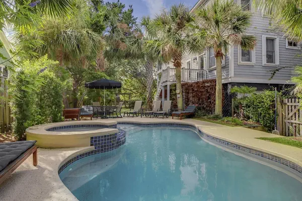 Photo 1 - 2701 Palm Boulevard by Avantstay Steps to the Beach, Ping Pong, Putting Green