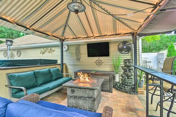 Photo 1 - Pet-friendly Taylor Home w/ Backyard Oasis!
