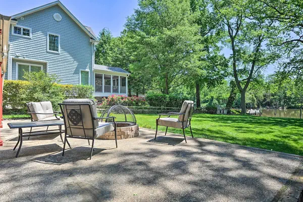 Photo 1 - Waterfront Annapolis Home: Fire Pit & Fishing Pier