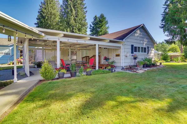 Photo 1 - Charming Updated Retreat Walk to Lake Stevens!