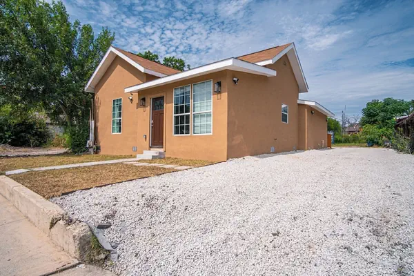 Photo 1 - Charming 3br/2ba Gem Close to Downtown/ Riverwalk