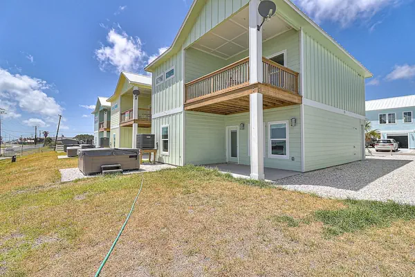 Photo 1 - Birds Eye View Sp163 3 Bedroom Home by RedAwning