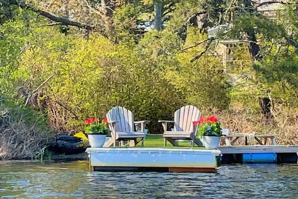 Photo 1 - The Breeze Overlooking Minister s Pond