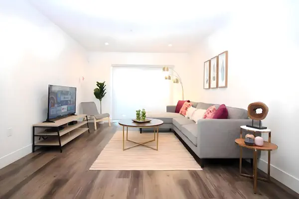 Photo 1 - Los Angeles Deluxe Suites - 2 Bedrooms & 2 Bathrooms