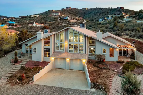 Photo 1 - New Luxury Prescott Lynx B B 4k ft2 Sleeps 22