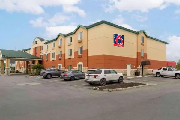 Photo 1 - Studio 6 Extended Stay Findlay Tiffin Avenue OH