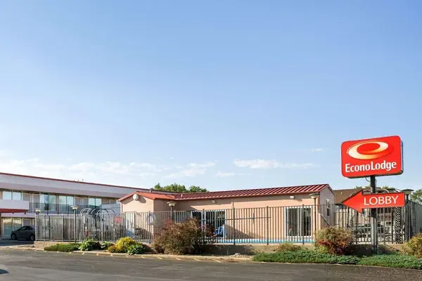 Photo 1 - Econo Lodge Wall