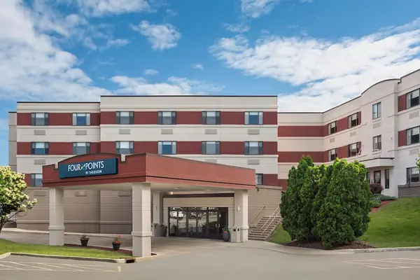 Photo 1 - Royle Hotel Milwaukee Airport