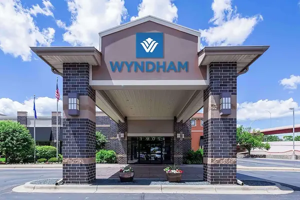 Photo 1 - Wyndham Bloomington - Mall of America
