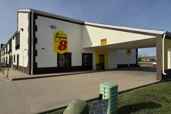 Photo 1 - Super 8 by Wyndham Lincoln