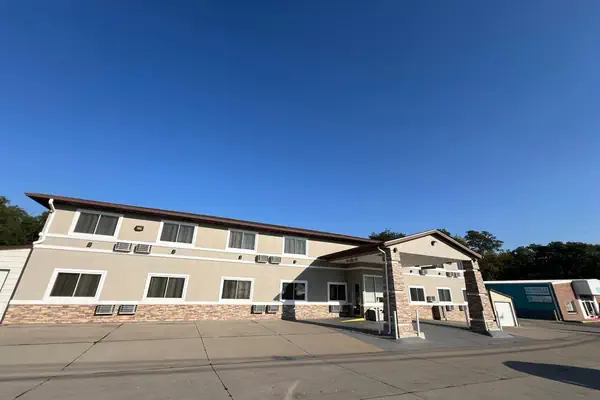 Photo 1 - Deluxe Inn Capital O Nebraska City I 29