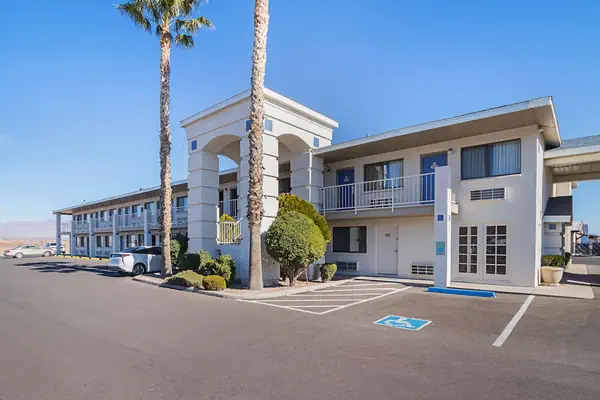 Photo 1 - Motel 6 Safford, AZ