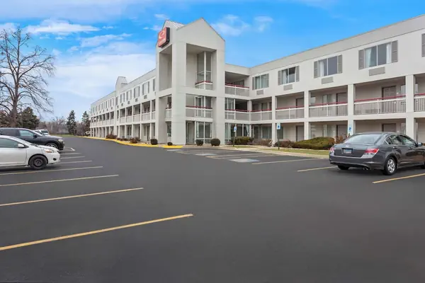 Photo 1 - Econo Lodge Willowbrook