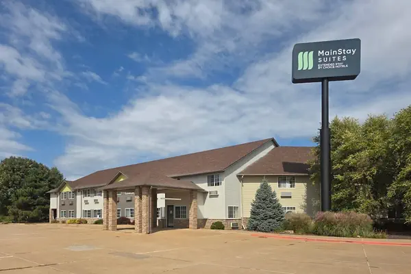 Photo 1 - MainStay Suites LeClaire - Quad Cities
