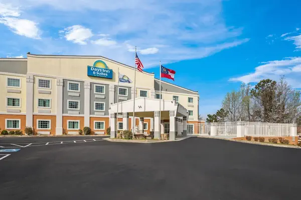 Photo 1 - Days Inn & Suites by Wyndham Union City