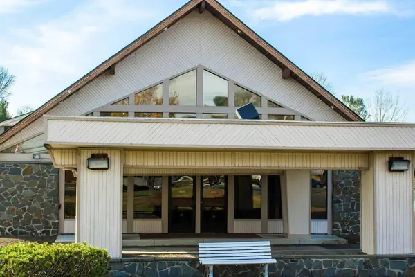 Photo 1 - Econo Lodge Inn & Suites Colonie Center Mall