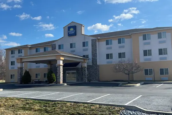 Photo 1 - Days Inn & Suites by Wyndham Manheim Lebanon
