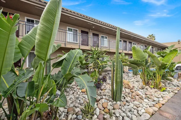 Photo 1 - Econo Lodge Inn & Suites Escondido Downtown