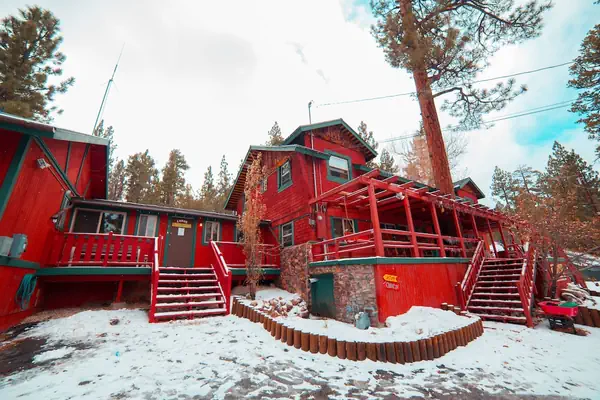 Photo 1 - ITH Big Bear Lake Hostel and Retreat Center