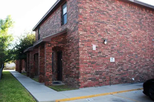 Photo 1 - 2BD 2BT Apartment 1 Min to University Utrgv