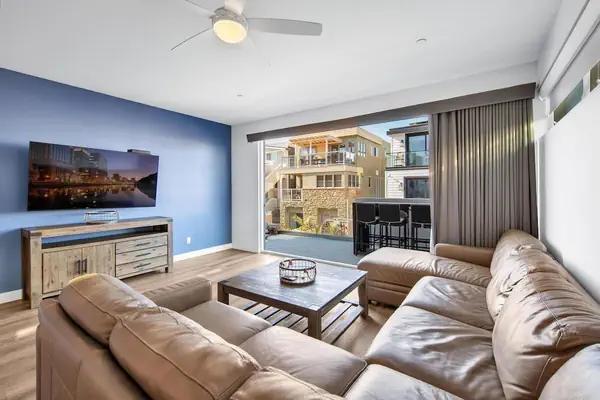 Photo 1 - Island Paradise Deck - 2nd Floor Condo Sleeps 8