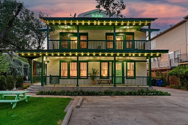 Photo 1 - Greenhouse Uptown