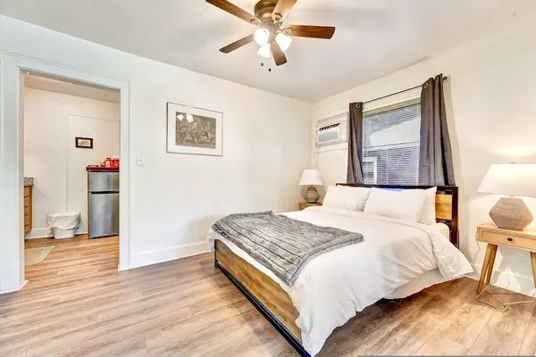 Photo 1 - Stunning House In Convenient Location N Downtown