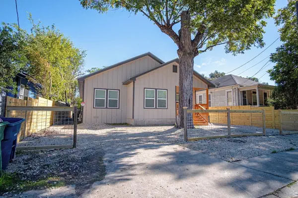 Photo 1 - Urban Delight 4br/3ba Near City Center