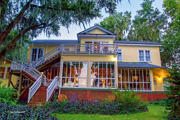 Photo 1 - Oakland Manor House