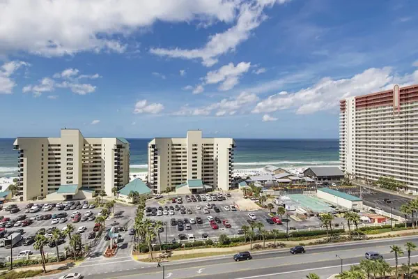 Photo 1 - Laketown Wharf 1116