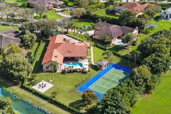 Photo 1 - Grand 6BR Plantation Estate w/ Tennis & Pool