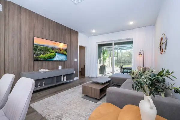 Photo 1 - Spacious Modern Home With Private Pool