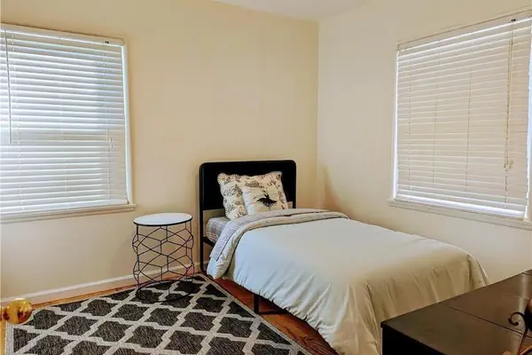 Photo 1 - Convinient Location in Los Angeles