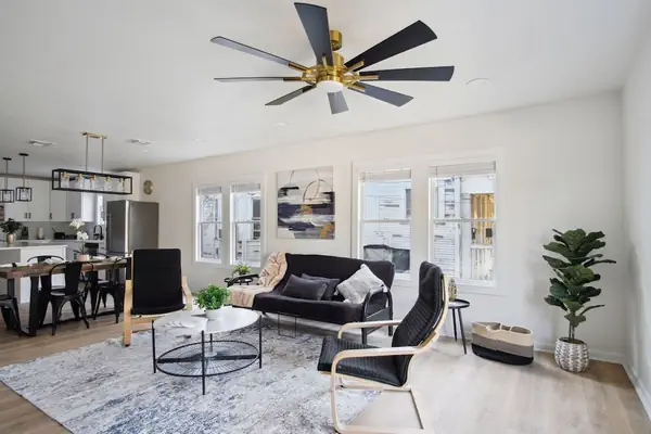 Photo 1 - Stylish Spacious Comfort 4BR 3BA Downtown Gem