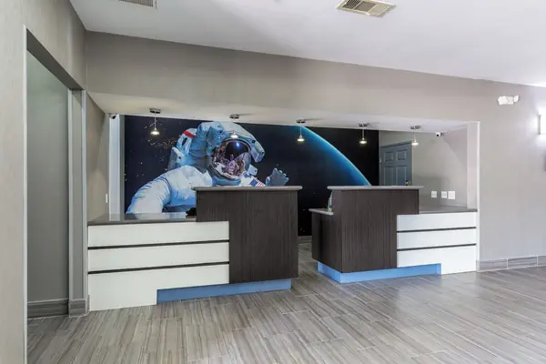 Photo 1 - Platinum Inn & Suites Webster