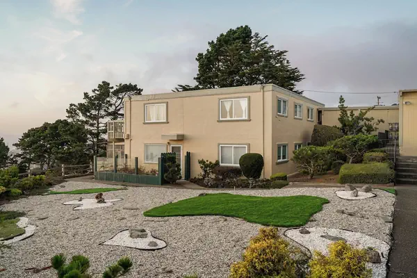 Photo 1 - Delightful 2BR Mountain OceanSunset View