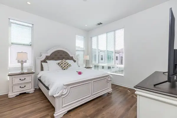 Photo 1 - Central Location Master Bedroom w Shared Bathroom