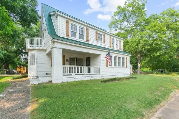 Photo 1 - 52nd Ensley Chic