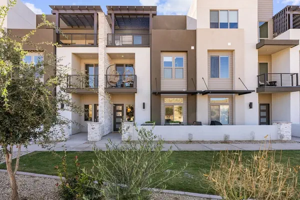 Photo 1 - Sandy Cheeks 6 Bedroom Townhouse