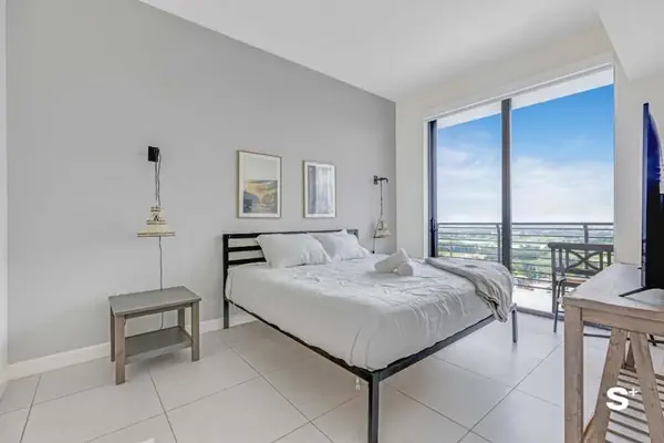 Photo 1 - DTW Doral 2 BD Condo and Skyline Views