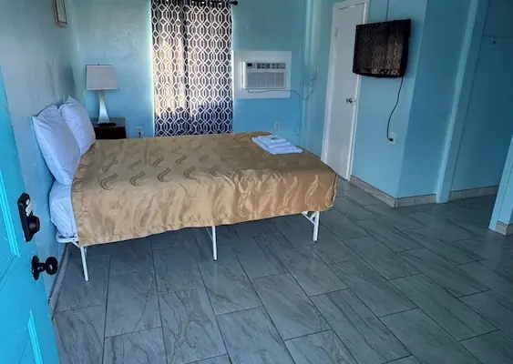 Photo 1 - GREENKEY BEACH MOTEL