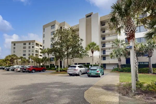 Photo 1 - Third-floor Oceanfront Condo With Balcony, W/d, Pool & Tennis
