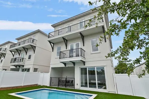 Photo 1 - Modern Family 7BR w Private Pool and Patio