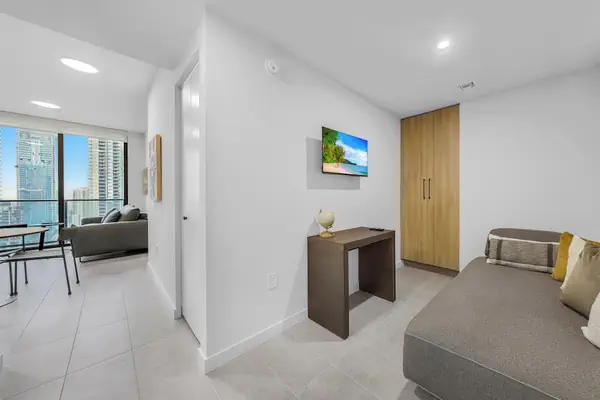 Photo 1 - High-Rise Retreat - 31st Floor DTW Miami