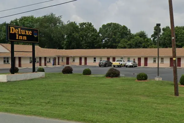 Photo 1 - Deluxe Inn Elkton