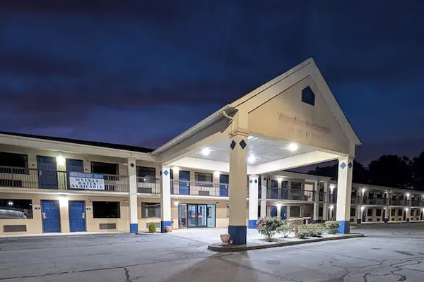 Photo 1 - Garden Inn Adairsville