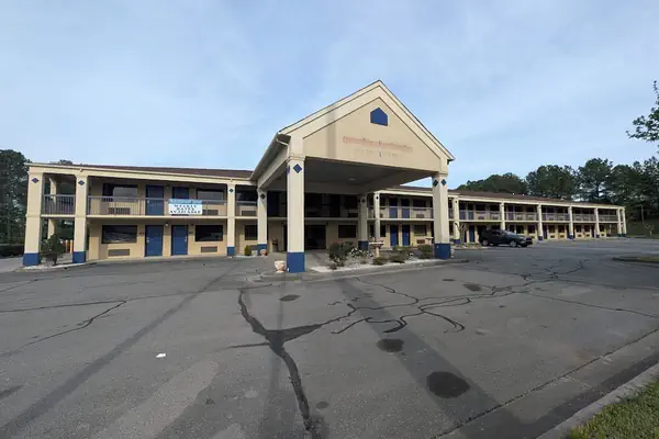 Photo 1 - Garden Inn Adairsville