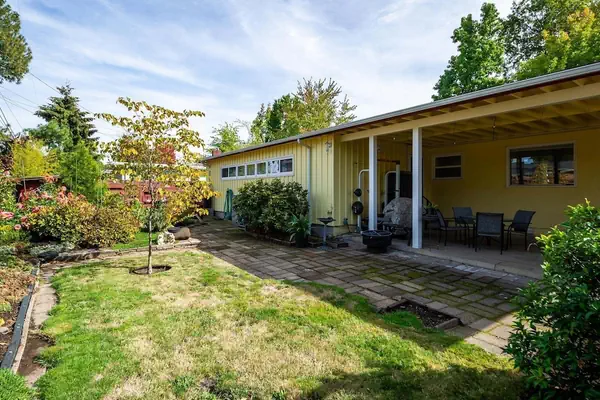 Photo 1 - Sunflower Studio - 7 Minutes To Uo & 4 Minutes To Downtown 1 Bedroom Studio